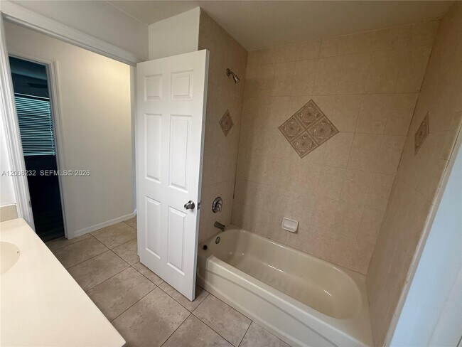 Building Photo - 3262 SW Cohutta St