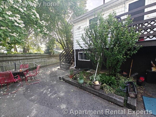 Building Photo - 98 Edward St ##Front Front