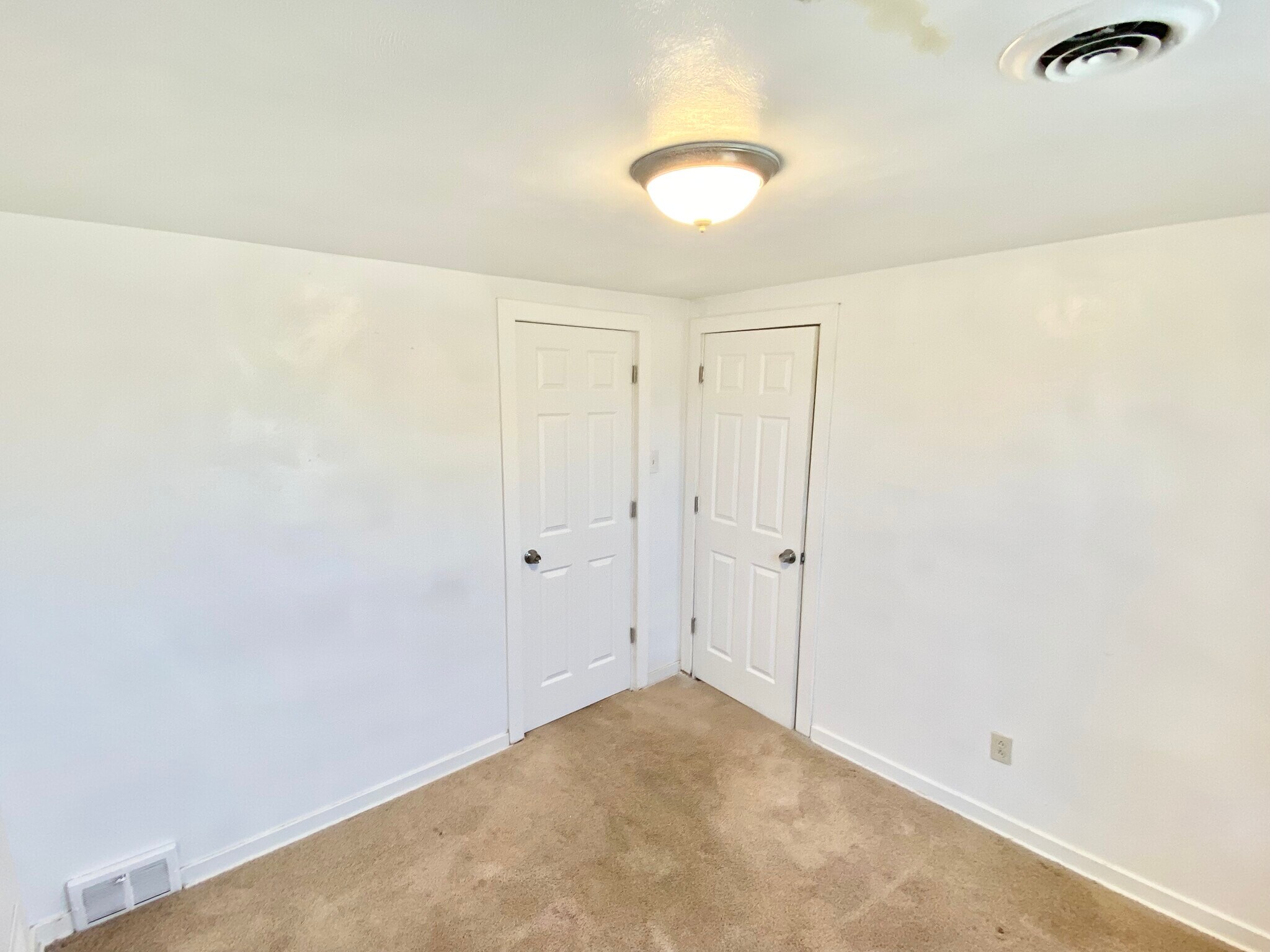 Building Photo - 817 Anaheim St