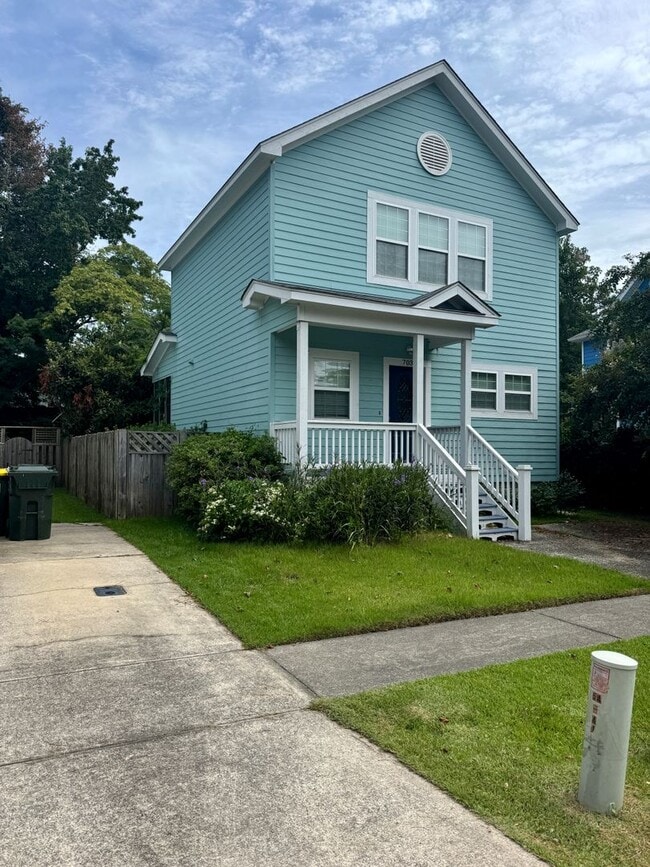 Building Photo - Coastal Cutie! 3BR/2BA Furnished Home Avai...