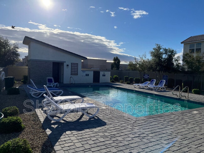 Building Photo - 391 N 157th Ln