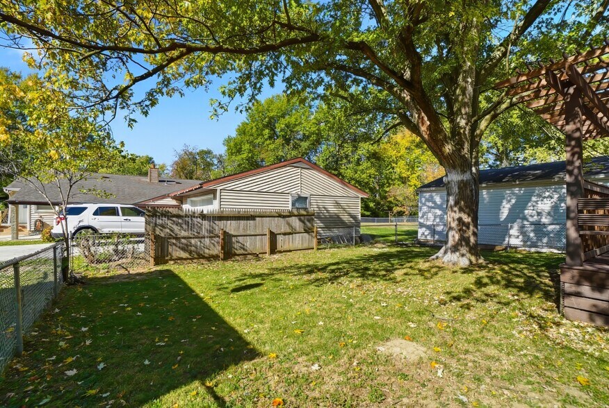 Building Photo - 509 N Rosedale Ave