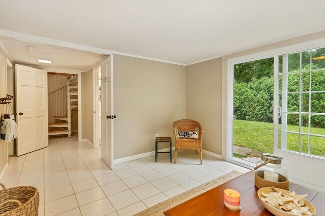 Building Photo - 25 Embassy St