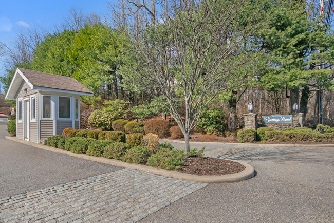 Building Photo - 1 Spring Pond Dr