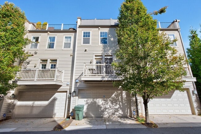 Building Photo - 7902 Yellowstone Way