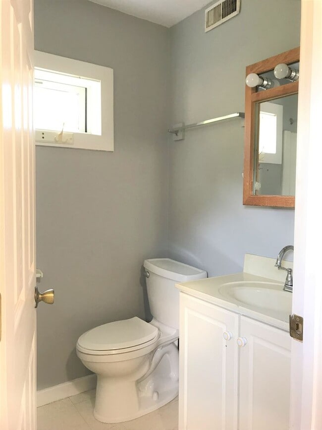 Building Photo - 1 S 6th St