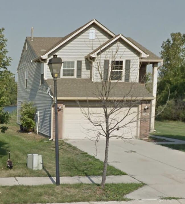 Building Photo - 4 Bedroom 2.5 Bathroom Two Story Brick Front Home in Pike Township!