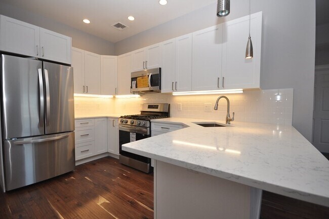 Primary Photo - 138 W 7th St