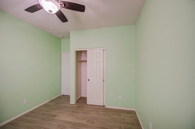 Building Photo - 6826 W Charter Oak Rd