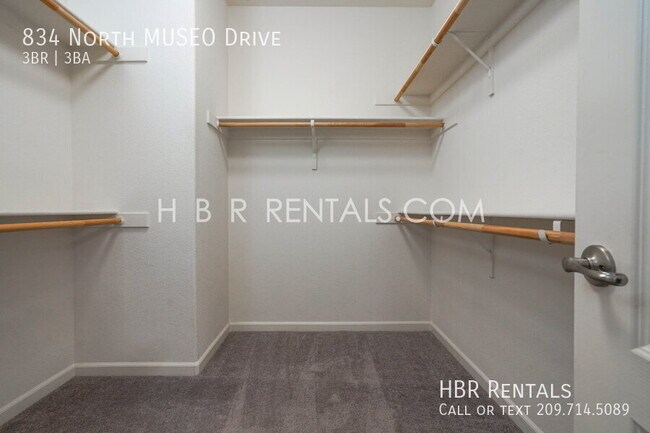 Building Photo - 834 N MUSEO Dr