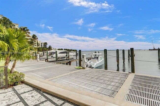 Building Photo - 3535 Hiawatha Ave