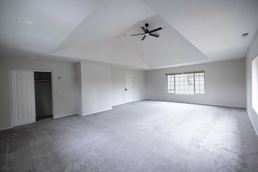 Building Photo - 401 S Main St