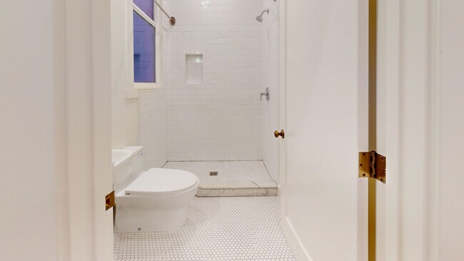 Building Photo - 550 Baker St