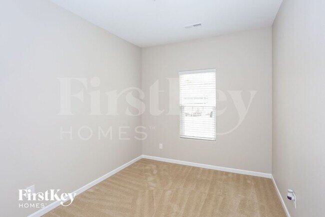 Building Photo - 1373 Waylon Ave