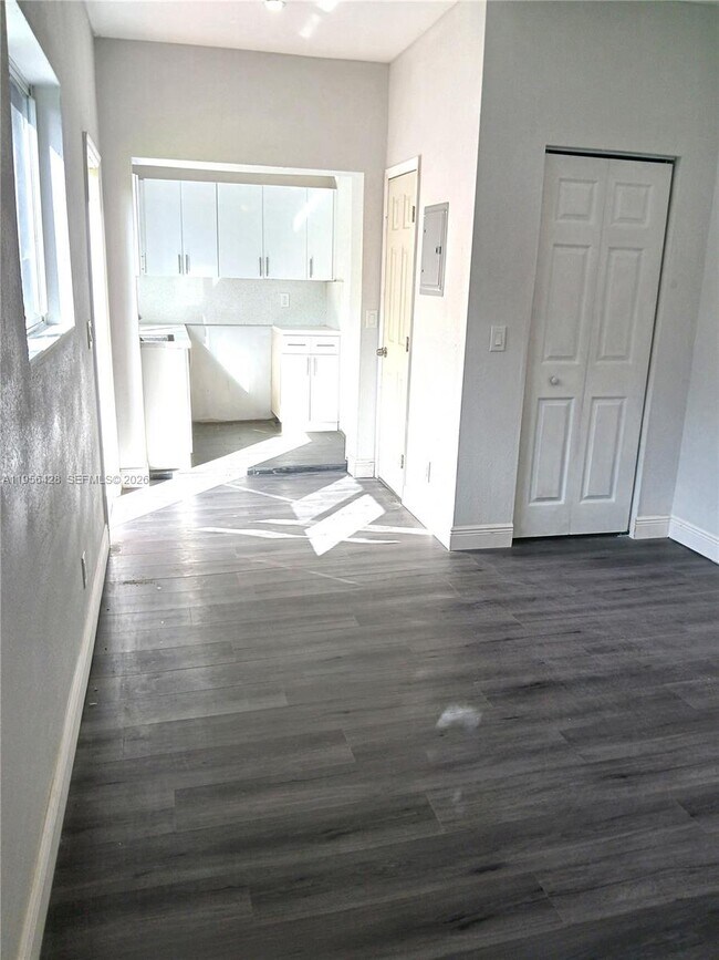 Building Photo - 510 NW 47th St