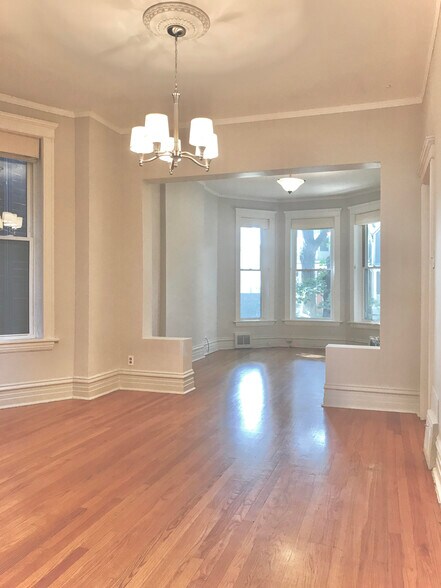 Building Photo - 3447 N Marshfield Ave