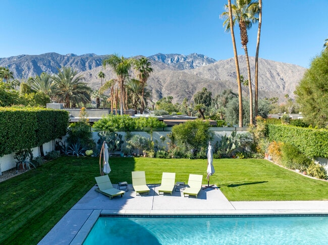 Building Photo - 1411 Via Isla