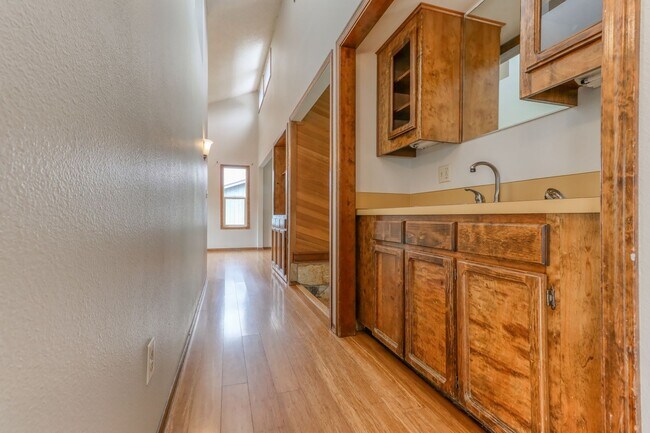 Building Photo - Custom 4BD Salmon Creek Home!