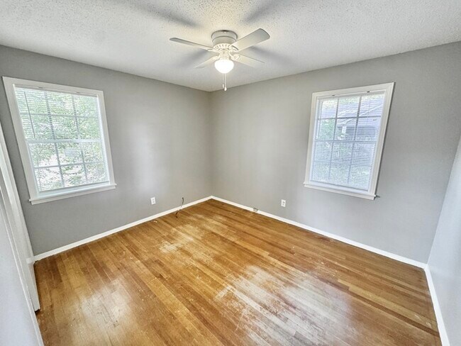 Building Photo - 4936 Leven Rd