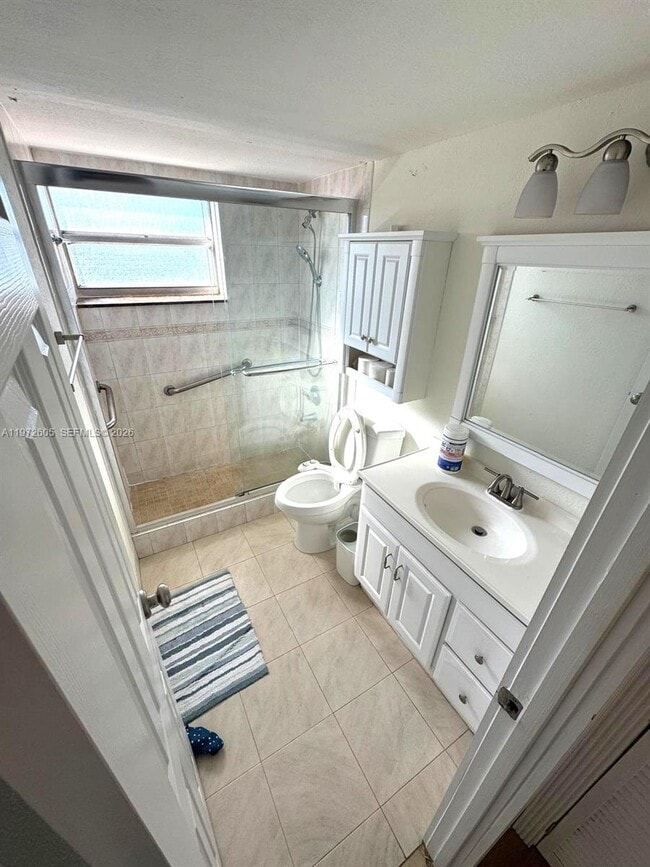 Building Photo - 910 Michigan Ave