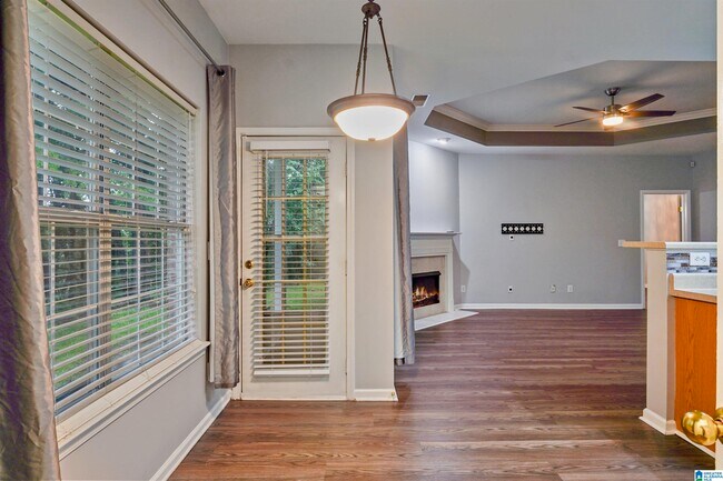 Building Photo - 560 Summit Cir