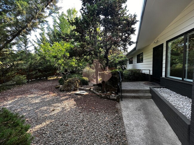 Building Photo - Gorgeous Mid Century Home in Dallas - MOVE...