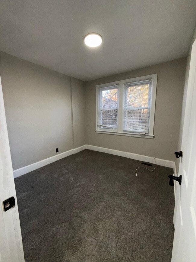 Building Photo - Bright & Cozy 3-Bed Duplex for Rent in Detroit