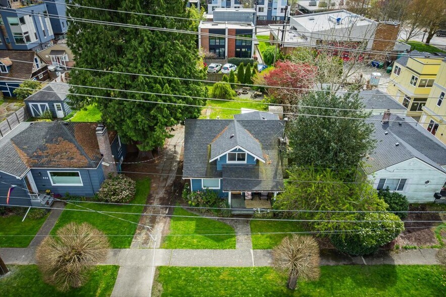 Building Photo - 817 S Sullivan St