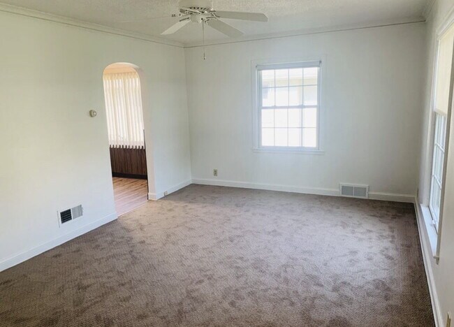 Building Photo - Charming 2-Bed side by side Duplex on Grand Ave S #2