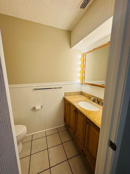 Building Photo - 115 Fairview Dr