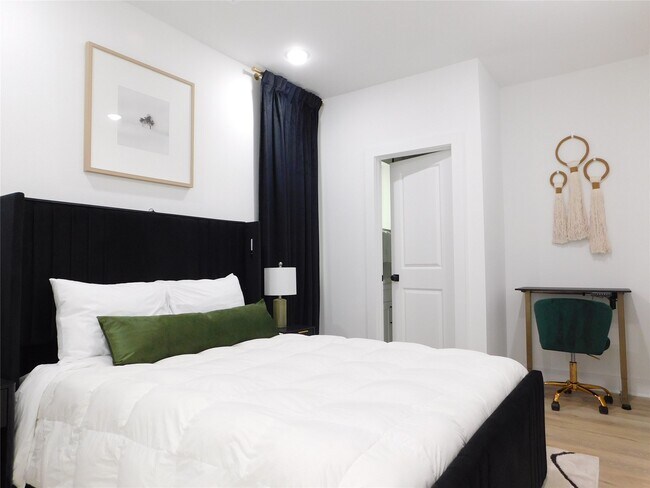 Building Photo - 3460 Bremond St