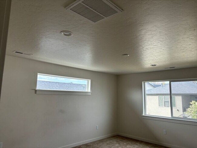 Building Photo - 3327 S Cabin Creek Way