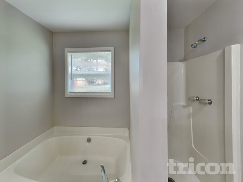 Building Photo - 125 Birch Creek Cir