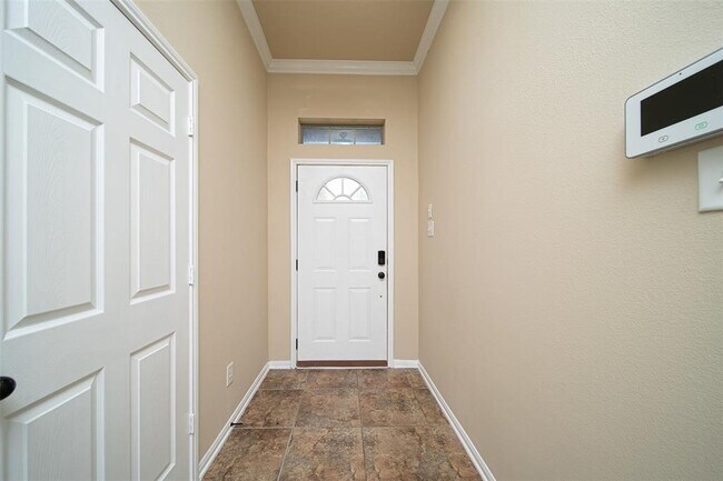 Building Photo - 2024 Silverwater Ct
