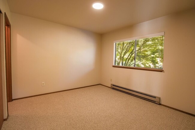 Building Photo - Spacious Langley Condo with Private Rear Y...