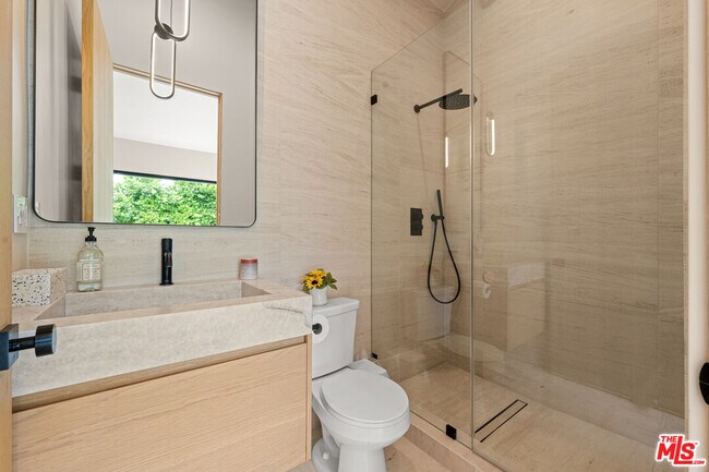 Building Photo - 4740 Sunnyslope Ave