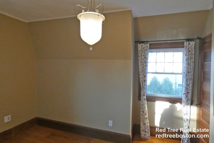 Building Photo - 108 Walnut St