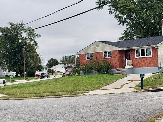 Building Photo - 1201 Cedarcliff Dr