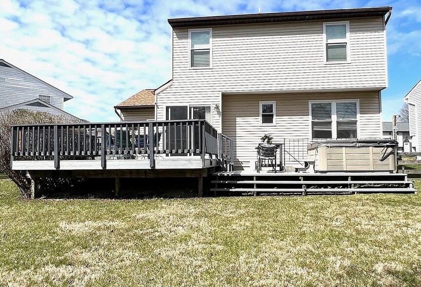 Back deck - 701 Cedar Crest Ct