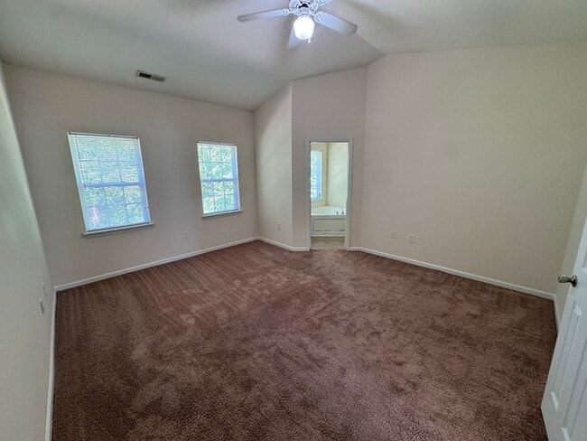 Building Photo - 2 Bed 2 Bath SPACIOUS Town Home! LOCATION LOCATION LOCATION!