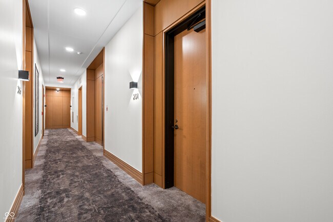 Building Photo - 877 N East St