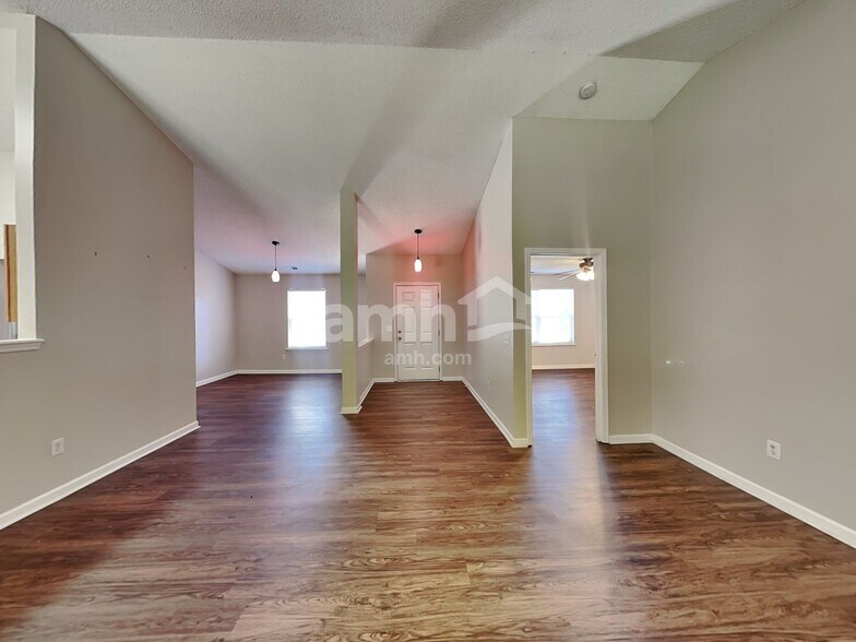 Building Photo - 3928 Edgeview Dr