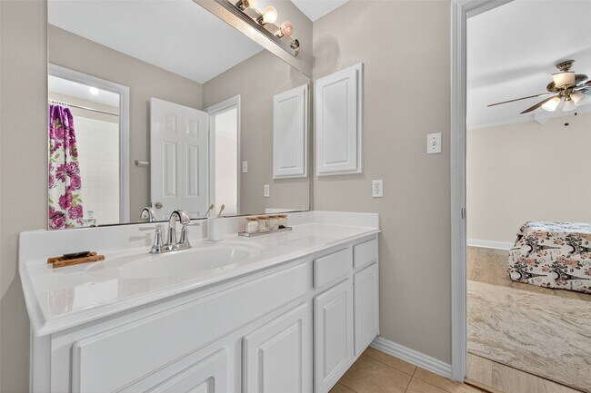 Building Photo - 7203 Thornmeadow Ln