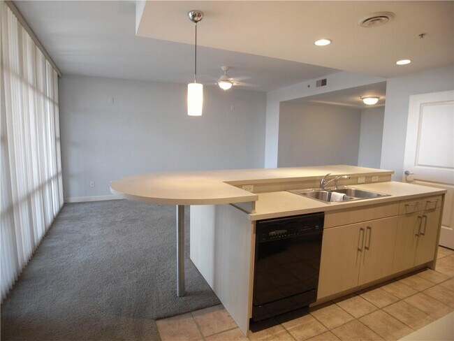 Building Photo - 250 Park Ave W NW