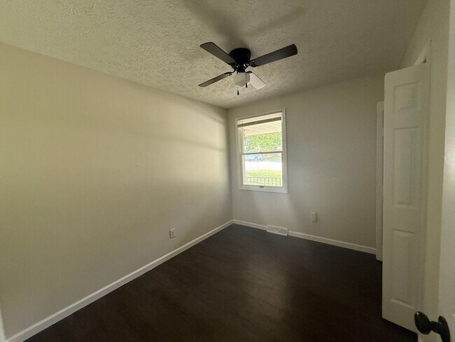 Building Photo - 3 bedroom 2.5 bathroom Home - Kingsport TN