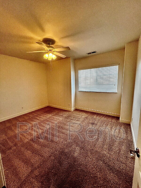 Building Photo - 1720 Oak Dr