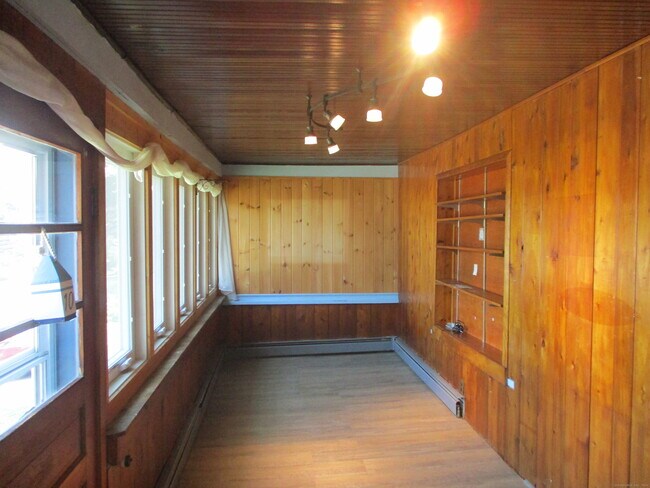 Building Photo - 10 Leuvine St