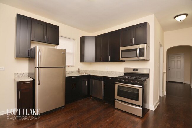 Building Photo - 2133 N Springfield Ave