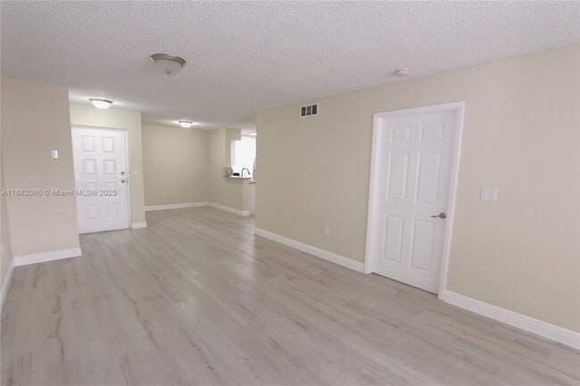 Building Photo - 2820 N Oakland Forest Dr