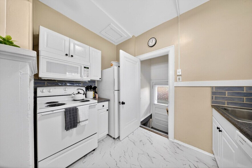 Building Photo - 2230 Richert Pl